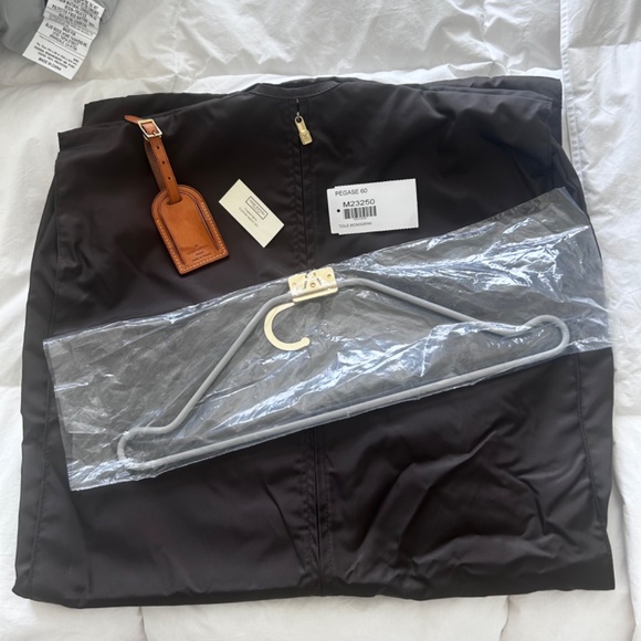 Louis Vuitton Monogram Pegase 60 Rolling Luggage - Picture 16 of 16